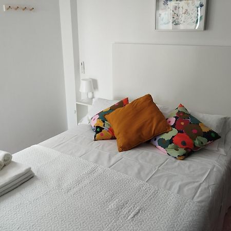 Apartamento Lidia Planta 2, La Carihuela 1ª Linea Playa, Vistas Mar, Buhardilla 1 Dormitorio, 40 M2, 1-3 Huesped, Terraza, Wifi Torremolinos Buitenkant foto